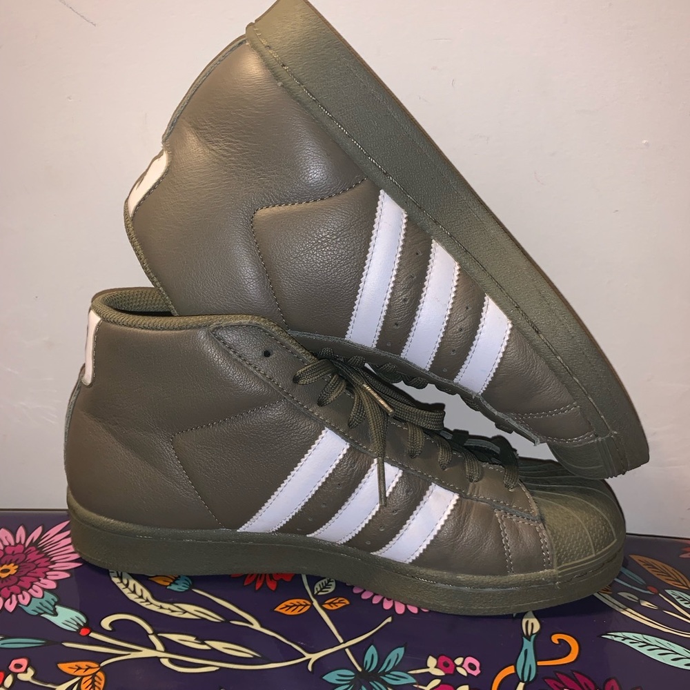 High top army green Adidas